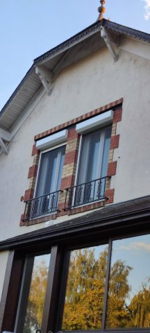 Installation de 2 volets roulants ouverts sur la façade avant à Avignon