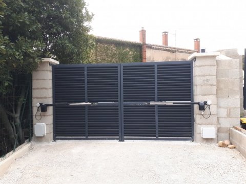 Installation d'une motorisation de portail battant et d'un visiophone connecté vers Avignon 