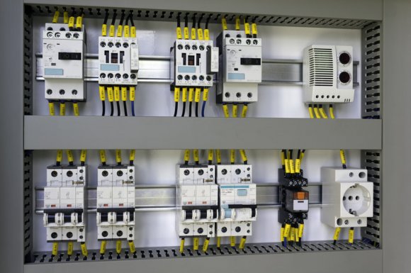 Mise aux normes d'armoire électrique par électricien à Avignon complète